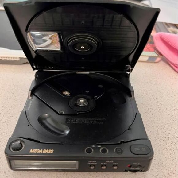 Sony D-9 Discman Mega Bass Vintage CD Compact Disc Player - Picture 3 of 5